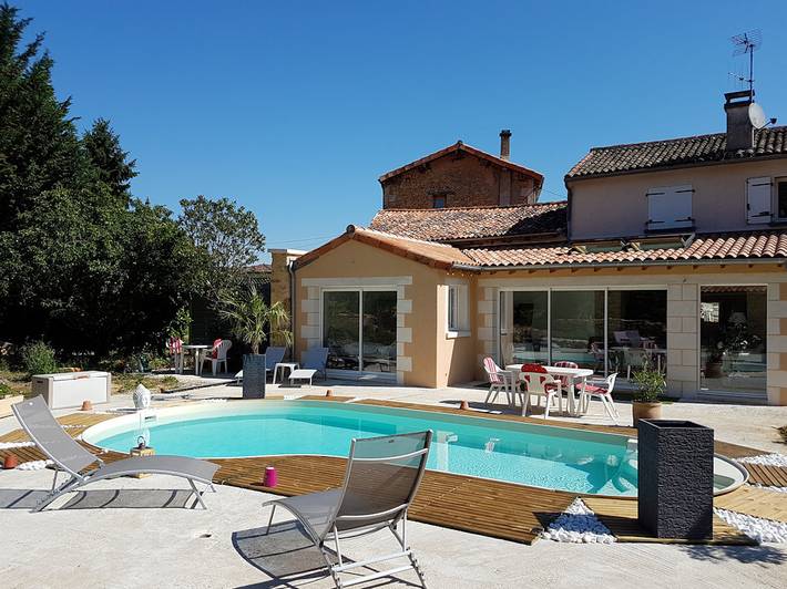 Gîte pour 7 personnes, avec terrasse ainsi que jardin et piscine à Gizay