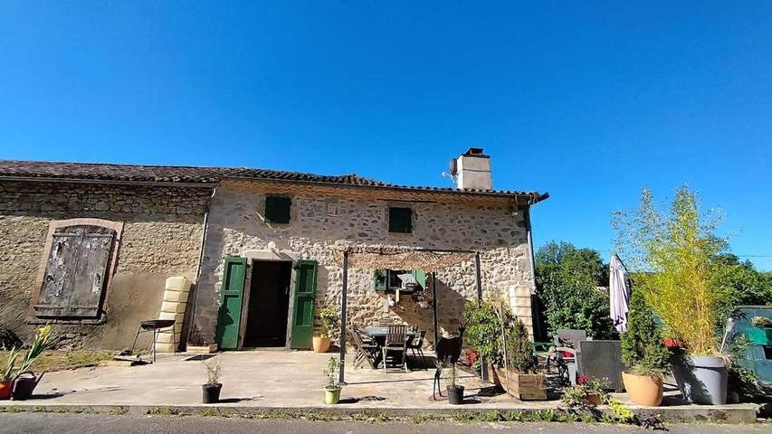 Location de vacances pour 6 personnes, avec jardin et terrasse à Montjoie-en-Couserans