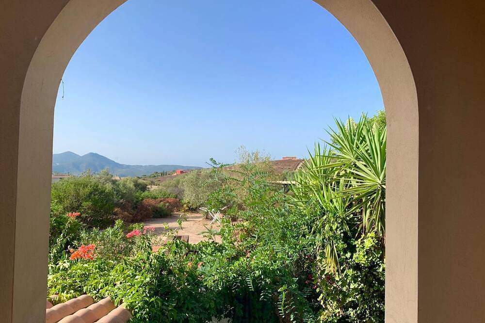 Villa near the sea submerged in greenery in Teulada (Italia), Provincia de Cagliari