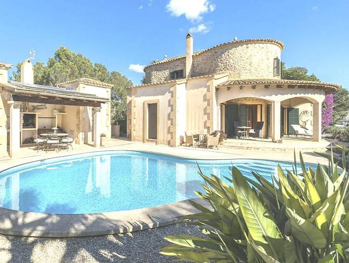 Ferienhaus für 9 Personen, mit Balkon und Terrasse sowie Garten und Pool in Cala Pi