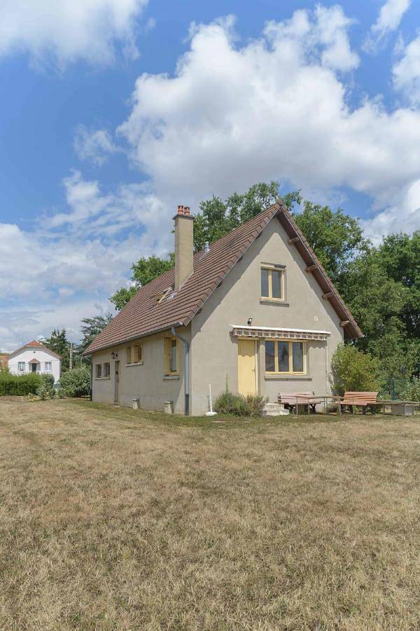 Location de vacances pour 5 personnes, avec vue et jardin à Abrest