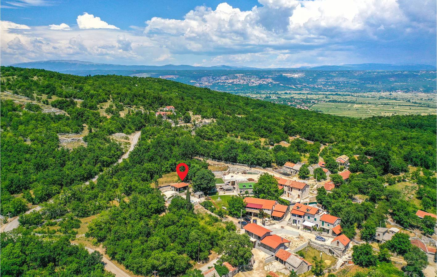 Geräumige 2-Zimmer-Wohnung mit Pool und Terrasse, WLAN, Parkplatz in Imotski, Makarska Riviera
