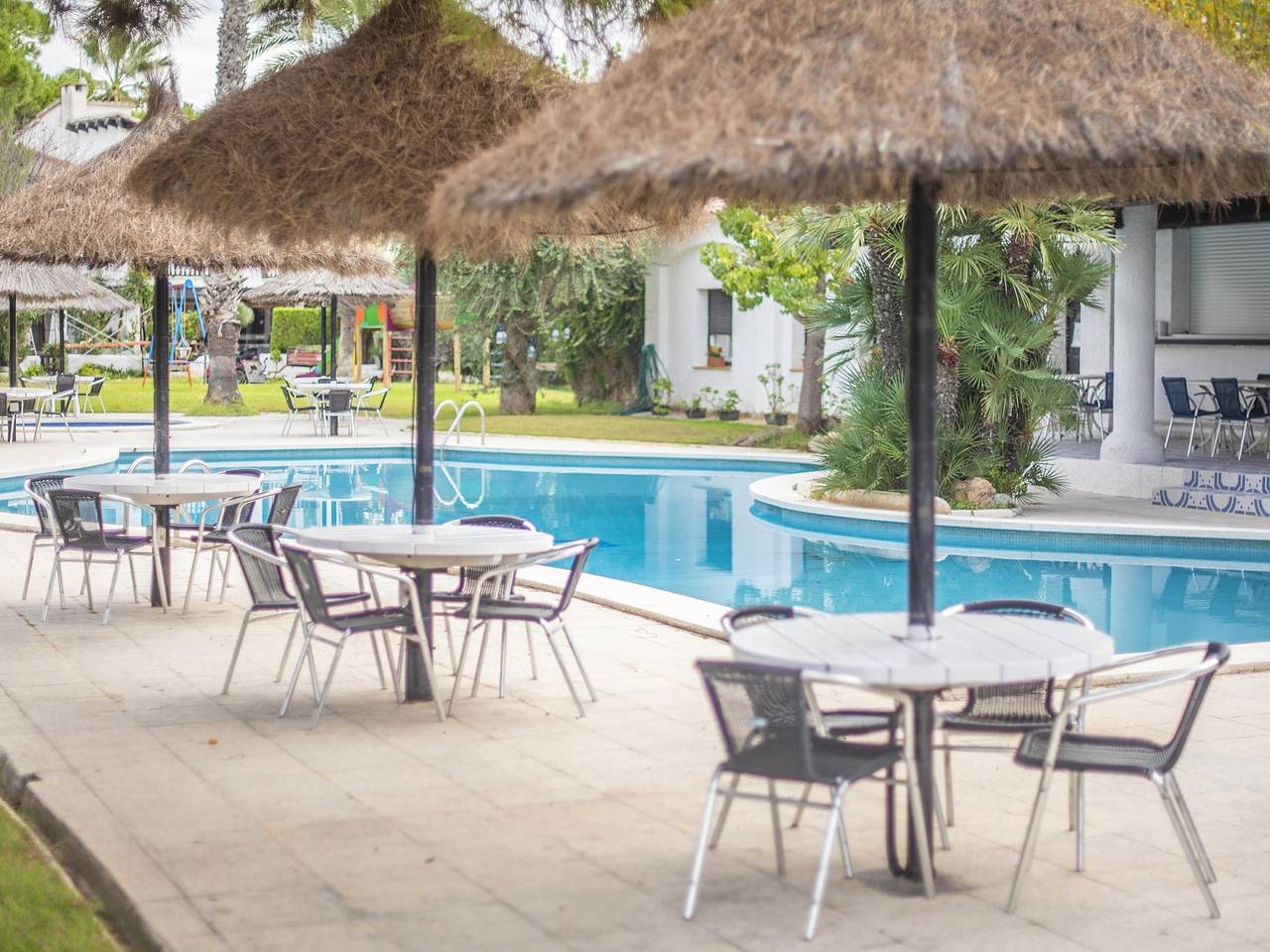 Appartement confortable avec parking, piscine et plage à 1 km in Calafell, Costa Dorada