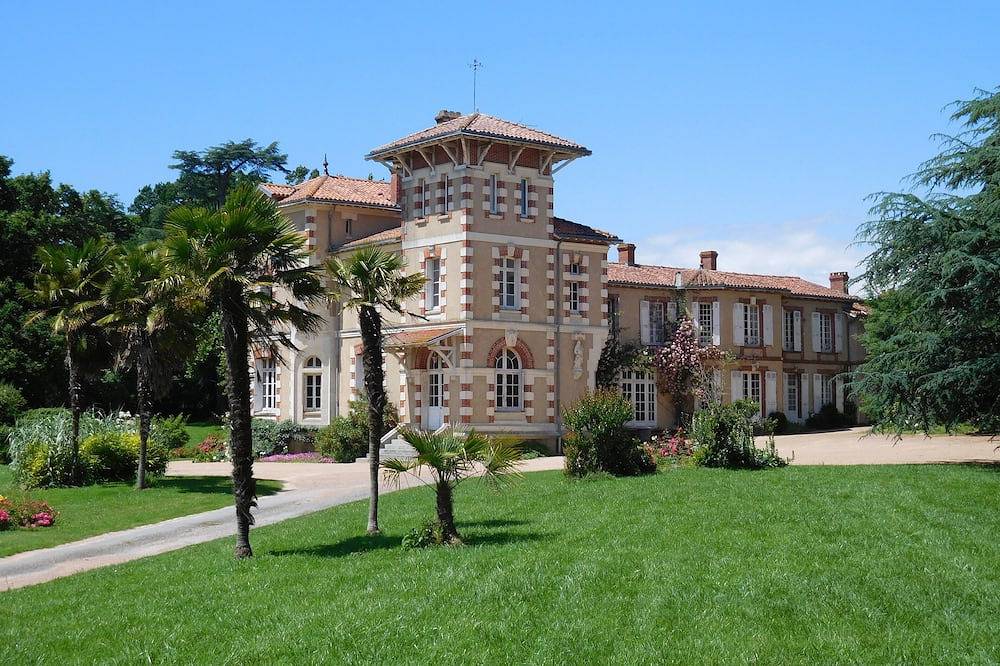 Große italienische Villa mit Park, Swimmingpool und Tennisplatz in Saint-Étienne-de-Mer-Morte, Nantes und Umgebung