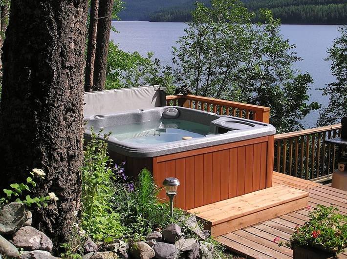 Holiday rental for 8 people, with hot tub and garden in Montana