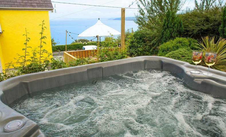 Cottage for 6 people, with Ocean view and Terrace as well as Garden and Pool in New Quay