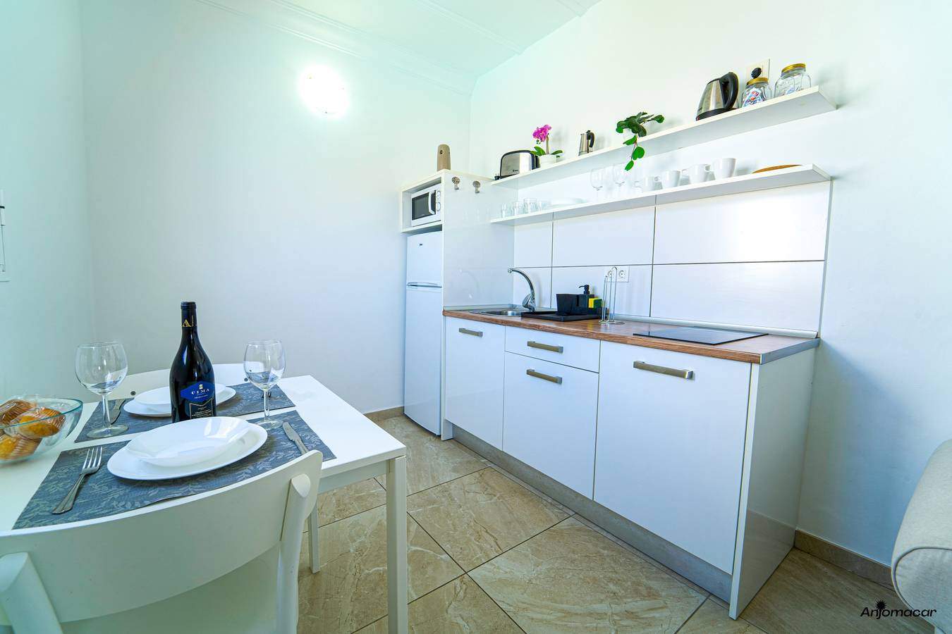 Entire holiday apartment, One bedroom apartment with pool views in Tahiche, Teguise