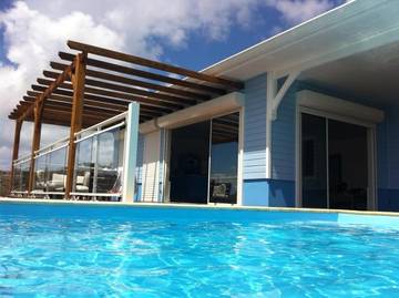 Gîte pour 6 personnes, avec piscine ainsi que jardin et vue dans Cap Chevalier