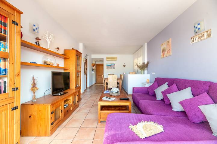Apartamento entero, Apartamento 'Es Pujols' con terraza privada, Wi-Fi y aire acondicionado in Es Pujols, Formentera