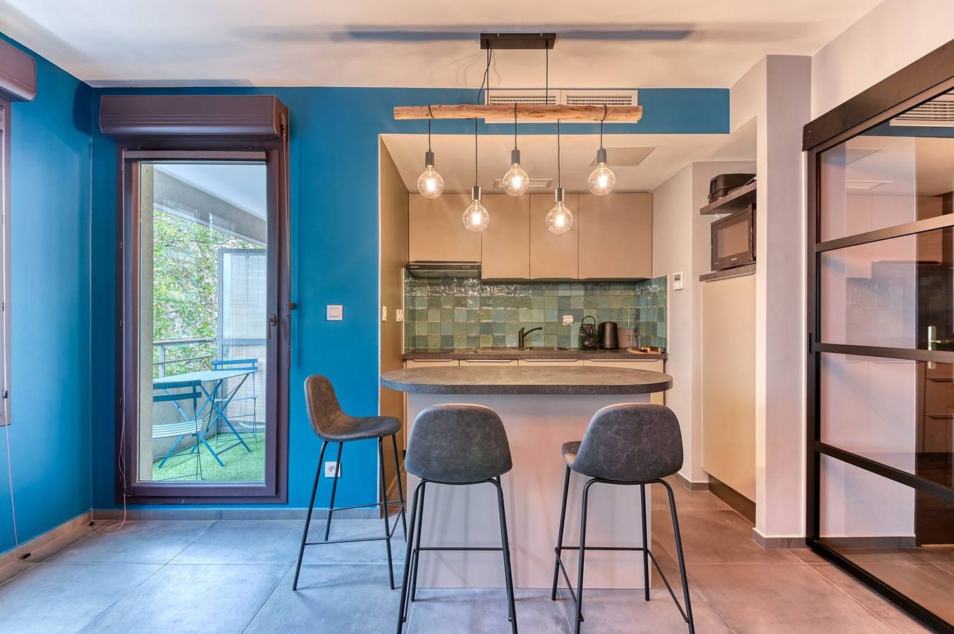 Entire studio, Guestready - Lovely Getaway near Lyon with parking in Villeurbanne, Rhône