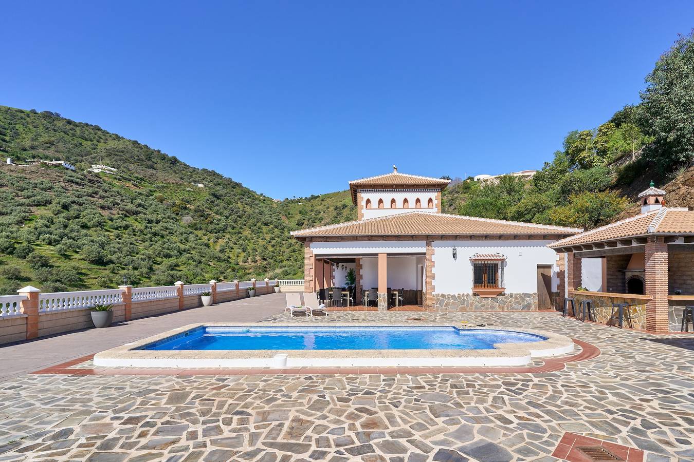 Chalet 'Villa Alejandro En Sayalonga' con vistas a la montaña, Wi-Fi y aire acondicionado in Sayalonga, Costa del Sol