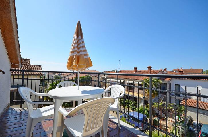Ferienwohnung für 4 Personen, mit Balkon und Ausblick in Novigrad - 2