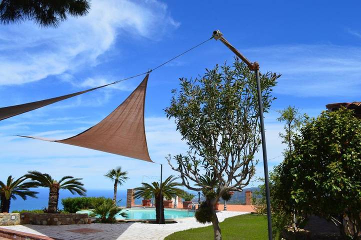 Location de vacances pour 3 personnes, avec vue et terrasse ainsi que jardin et piscine à Spadafora - 3