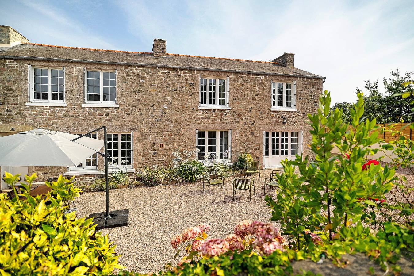 Holiday Home “La Maison Du Cap” with Private Terrace, Wi-Fi, and Air Conditioning