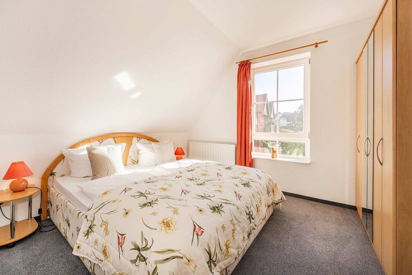 Ganze Wohnung, Charmante Ferienwohnung mit Balkon, Sauna & Blick auf das Achterwasser in Loddin, Bernsteinbäder