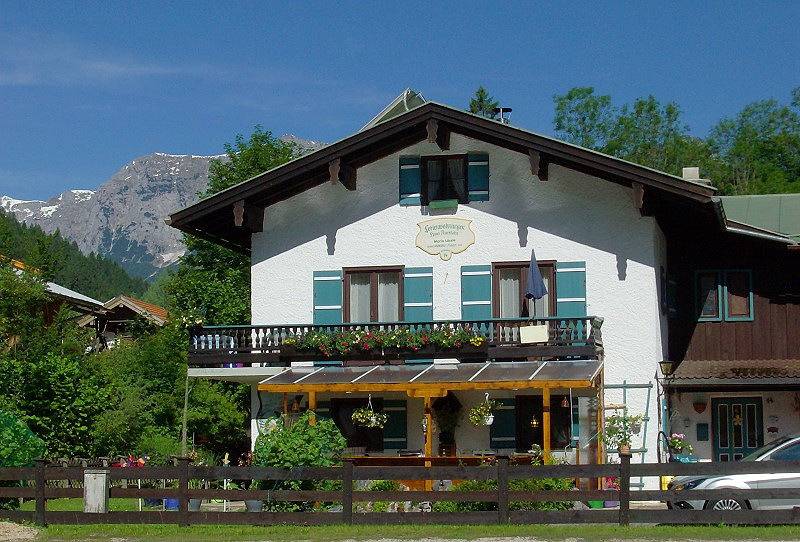 Ganze Ferienwohnung, Haus Auerhahn Ferienwohnungen - Ferienwohnung Nr. 1 - "Bergkammer", 1-2 Personen, 24 qm, Balkon, (Bett 160x200 cm) in Ramsau bei Berchtesgaden, Berchtesgadener Alpen