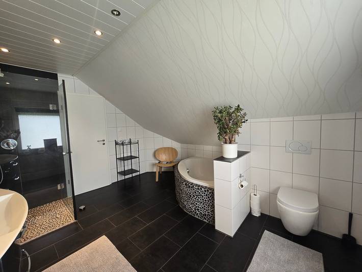 Ganze Wohnung, Ferienwohnung 'Großzügige Ferienwohnung' mit Balkon und Wlan in Weilburg, Landkreis Limburg-Weilburg