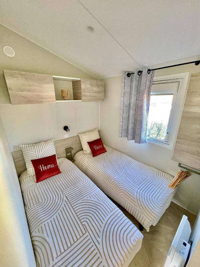 Mobile Home in Plage de Port Fontaine-Lomener, Ploemeur