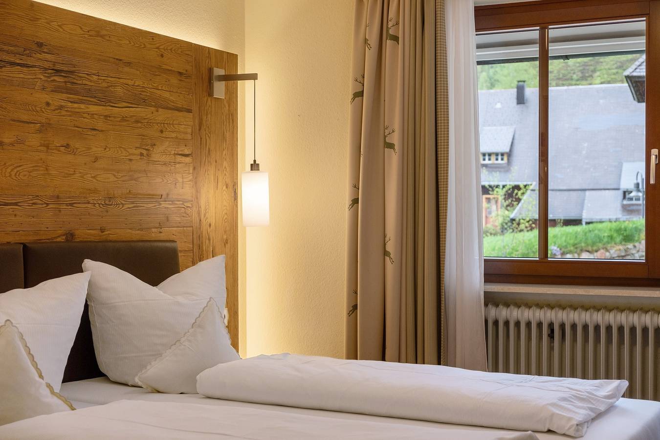 Zimmer 'Zimmer 5 Doppelzimmer' mit Bergblick, Gemeinschaftsterrasse und Wi-Fi in St. Blasien, Südschwarzwald