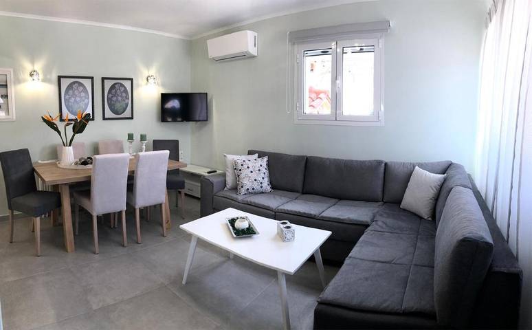 Διαμερίσματα διακοπών για 3 άτομα, με θέα και κήπο στον Καραβάδο