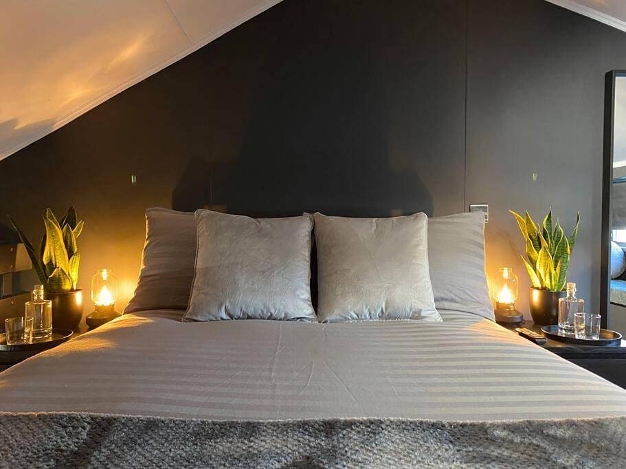 Entire apartment, Seascape - Floating Home at Brighton Marina with free Parking in Brighton Marina, Brighton