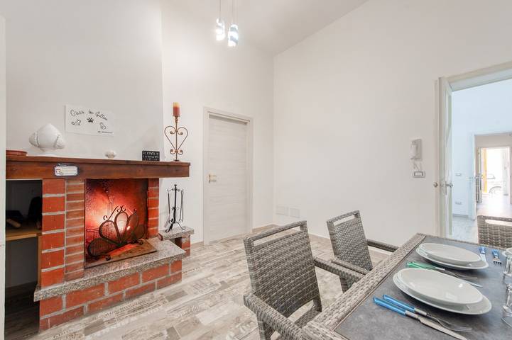 Entire apartment, 'Salento Dream' Apartment with Private Terrace, Garden and Wi-Fi in Trepuzzi, Lecce Province