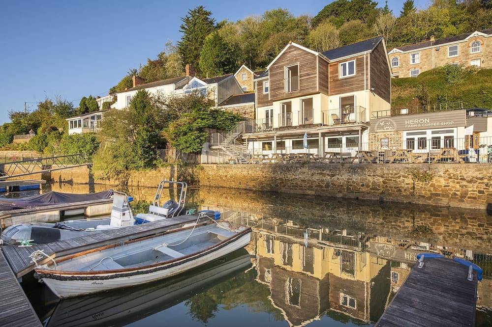 Dieses Ferienhaus liegt direkt am Wasser in der Malpas Marina in Cornwall