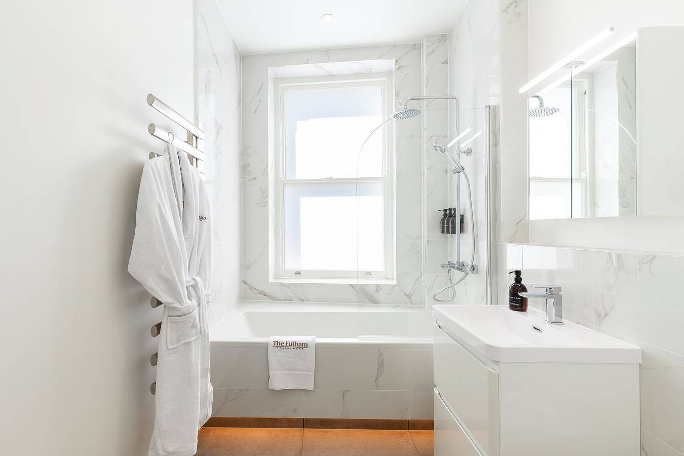 Entire apartment, Stylish Chelsea Escape with Private Outdoor Oasis! in Kensington and Chelsea, London