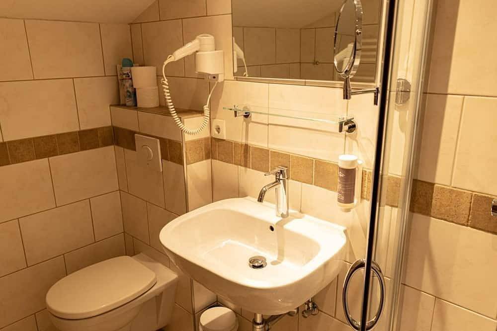 Dreibettzimmer, Dusche, Wc - Dachsteinhof in Ramsau am Dachstein, Schladming-Dachstein