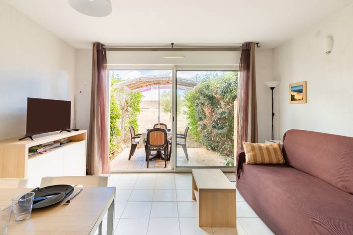 Appartement de vacances pour 6 personnes, avec jardin ainsi que terrasse et piscine