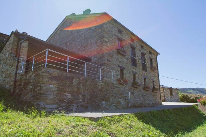 Apartamento de vacaciones para 5 personas, con terraza además de jardín y vistas en Eo-Navia - 2