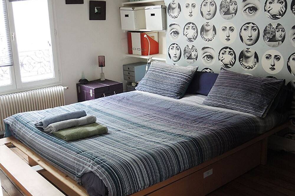 Stylish Private Suite + Sunny Balcony Paris in Parigi, Ile-de-France