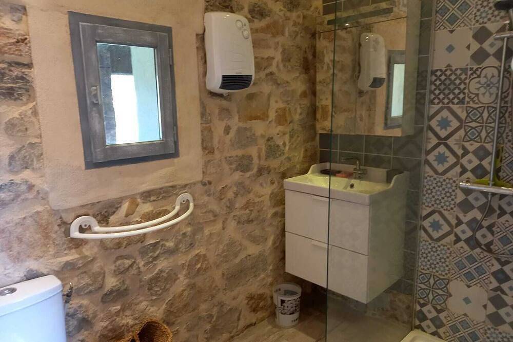 Varoise Countryside-In The Gapeau Valley-Comfortable 2-Person Country Cottage in Solliès-Pont, Toulon region