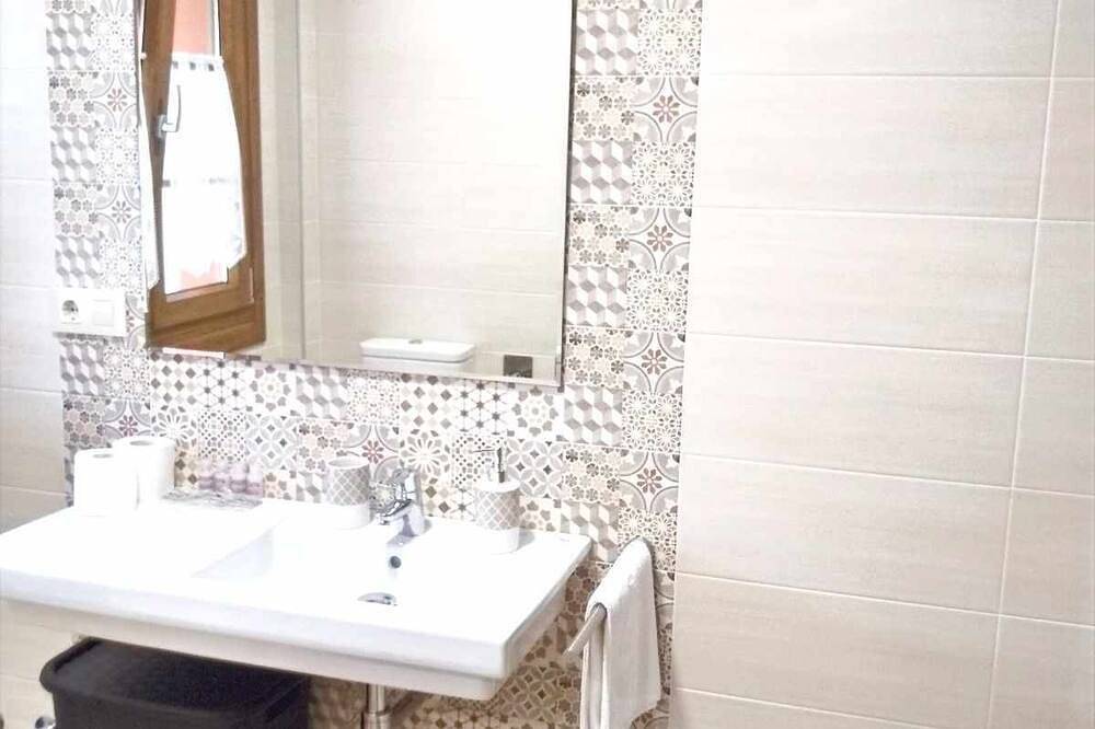 Apartamento entero, Apartamento 5:Diseño moderno, con piscina y jardín in Tapia de Casariego, Costa Verde