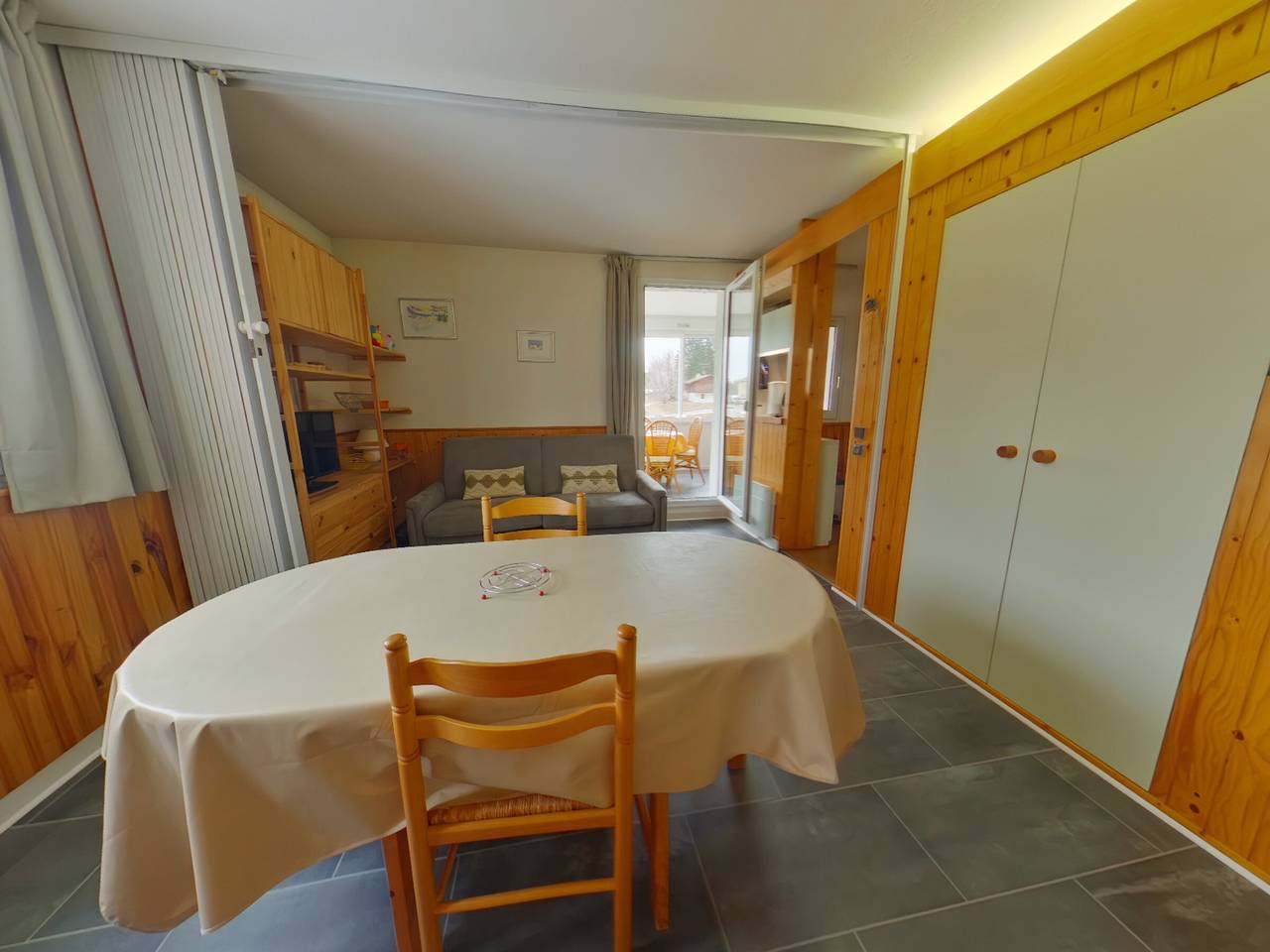 Ganze Wohnung, Gemütliche Wohnung mit Loggia im Herzen des Jura in Prémanon, Regionaler Naturpark Hochjura