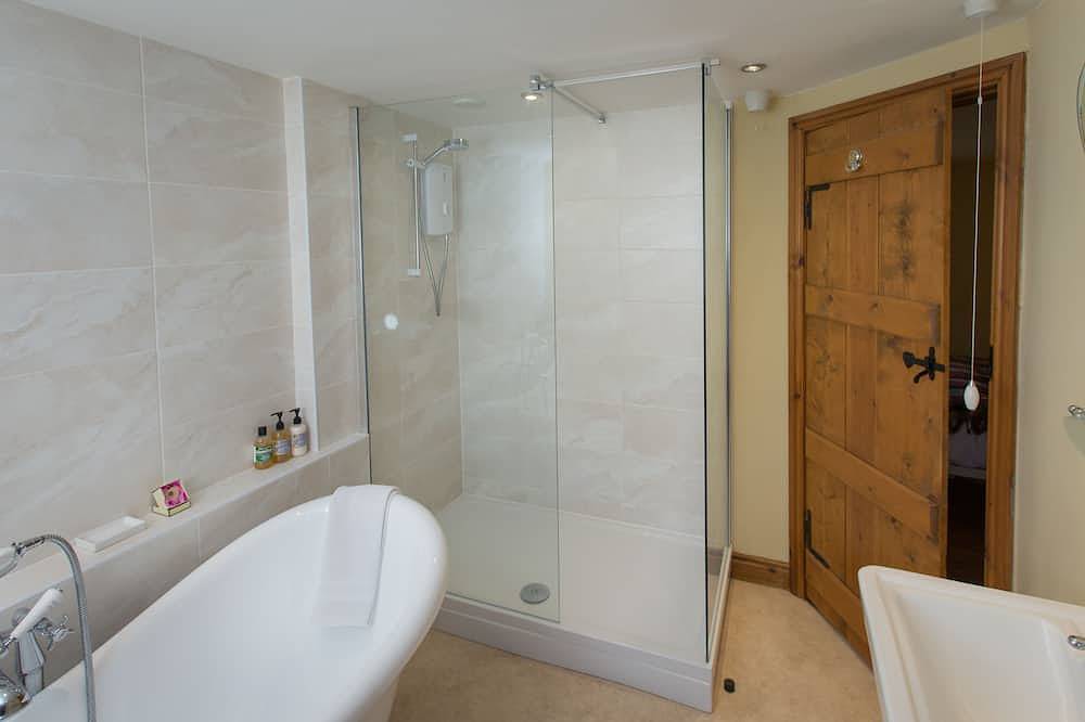 Gorgeous cosy dog friendly Nidderdale  cottage built 1780  short walk to shops in Pateley Bridge, Nidderdale AONB