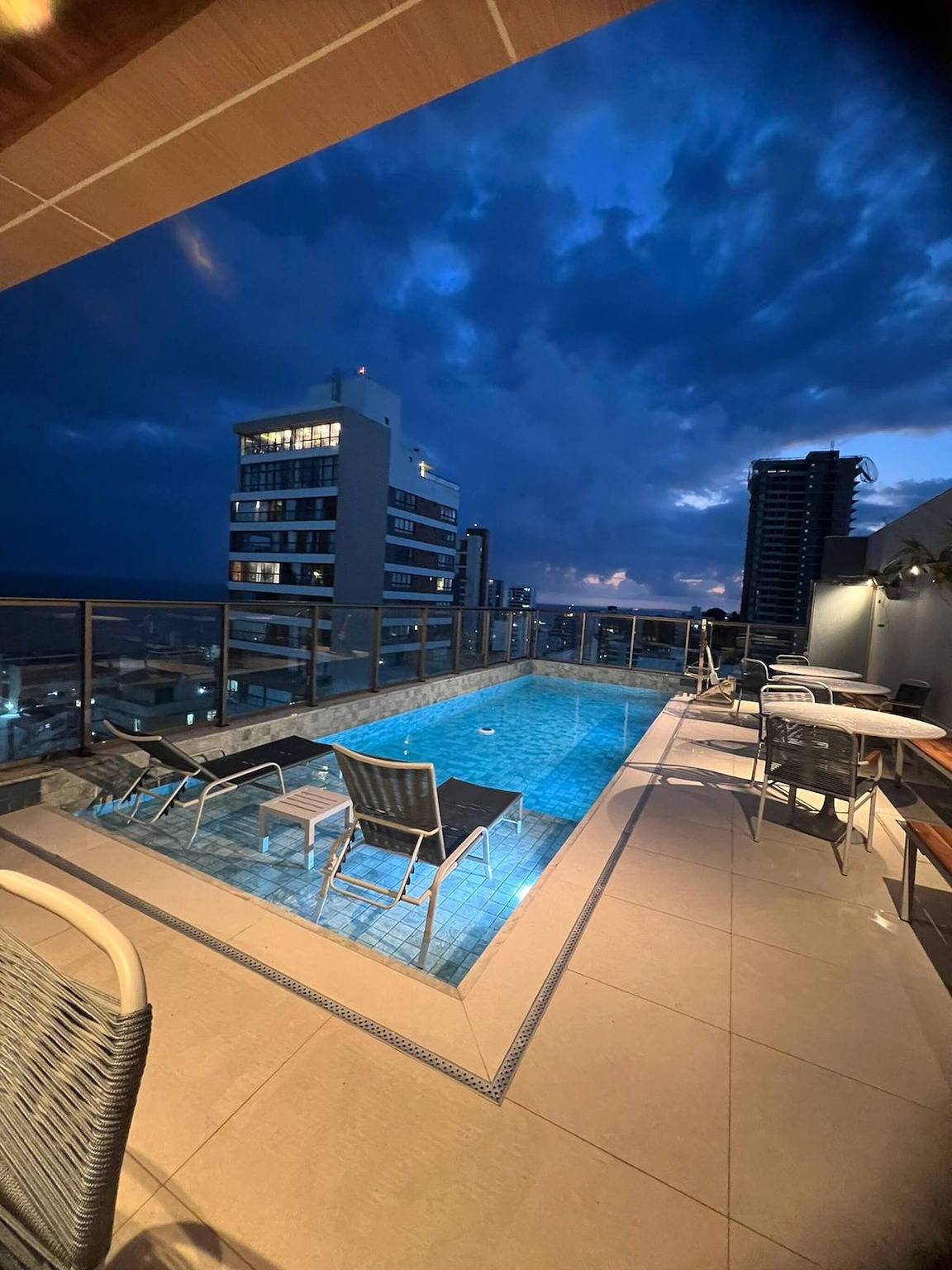 Estudio entero, Estudio Barragold Vista Mar con piscina en la azotea in Barra (Salvador), Salvador