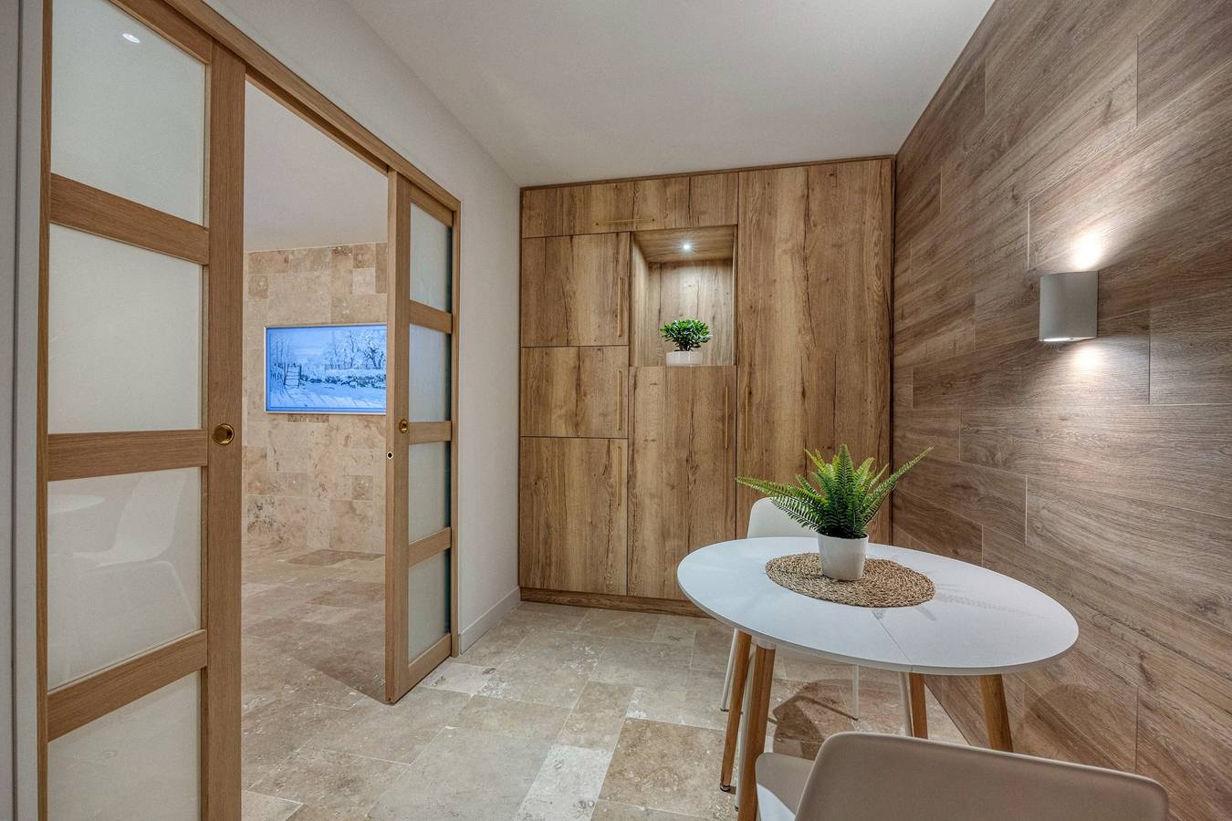 Luxurious Romantic Suite with Spa, Wi-Fi, and Air Conditioning in L'Isère, Isère