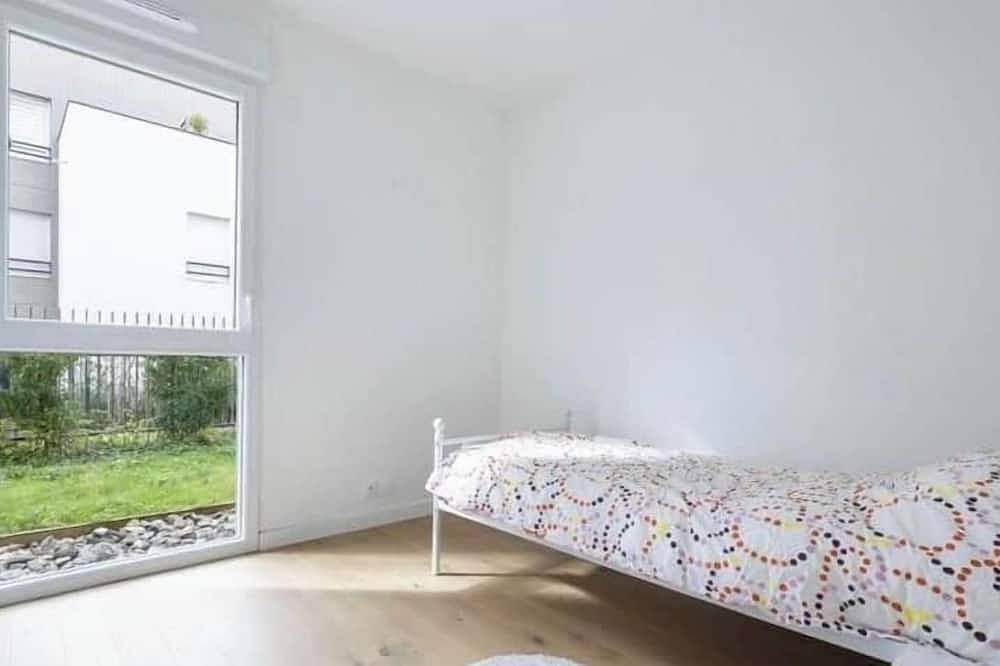 Entire apartment, La Suite Charbonnière in Charbonnières-les-Bains, Rhône