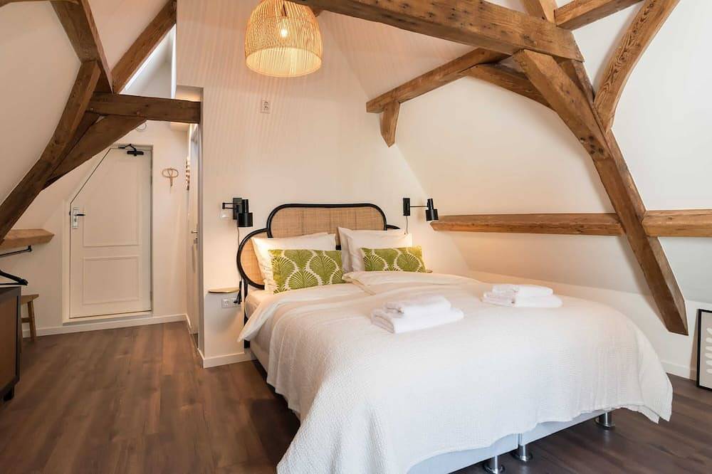 Six Boutique Hotel - Romantic Attic Room in Haarlem, Mer du Nord Pays-Bas