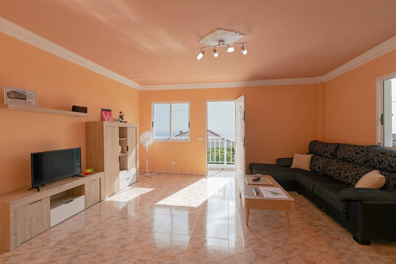 Clemente House, Private Pool – Sea Views, Private Terrace, and Wi-Fi in La Hidalga, South Tenerife