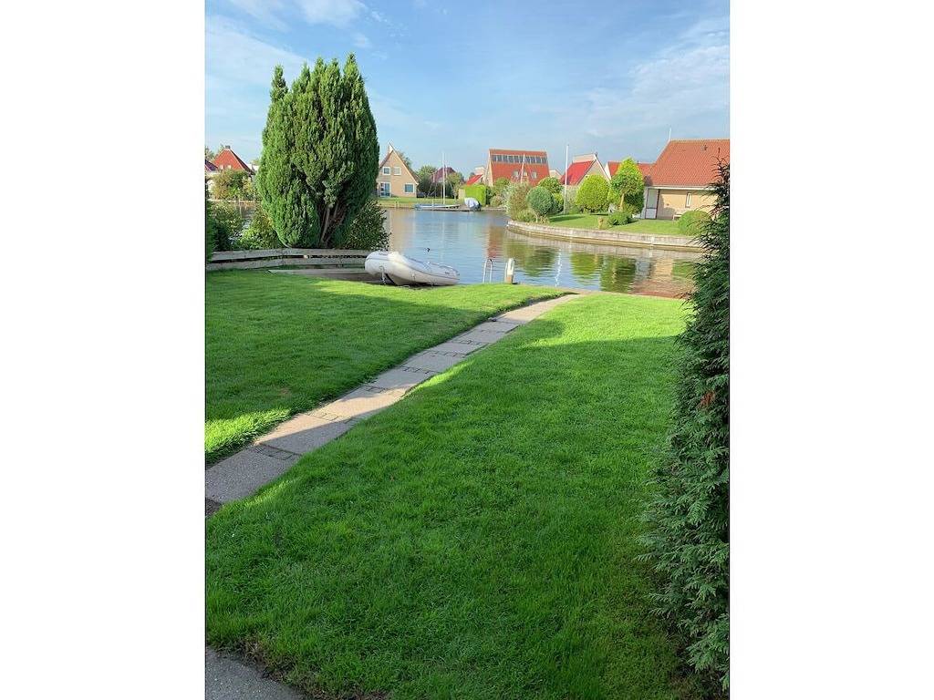 Ferienhaus in Koudum mit Schwimmbecken in Ijsselmeer