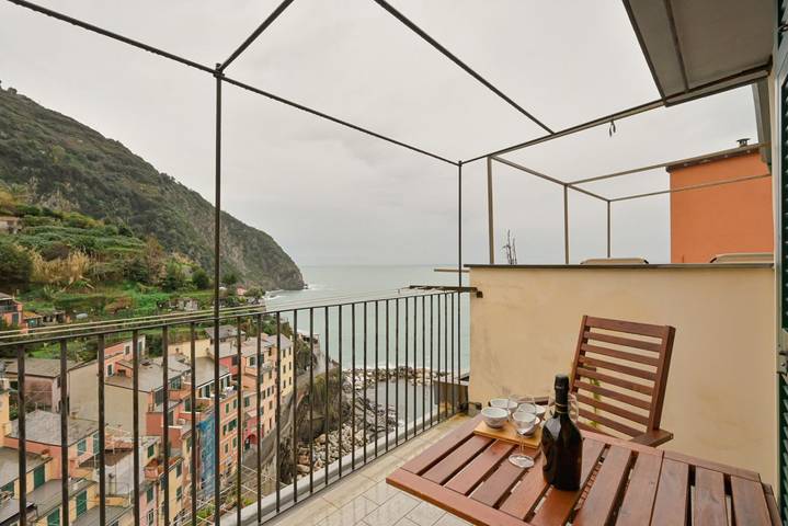 Appartamento intero, Guesthost - La Casa in Sasso Flat with Terrace in Riomaggiore, Comune di Riomaggiore