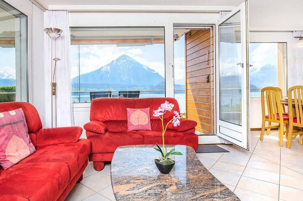 Geheel appartement, Swisshut Stunning Views Alps & Lake - Apart. Carpe Diem in Sigriswil, Meer van Thun