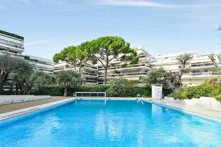 Studio pour 2 personnes, avec terrasse et piscine