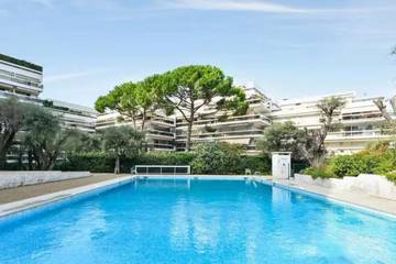Gîte pour 2 personnes, avec terrasse et piscine dans Cap d’Antibes