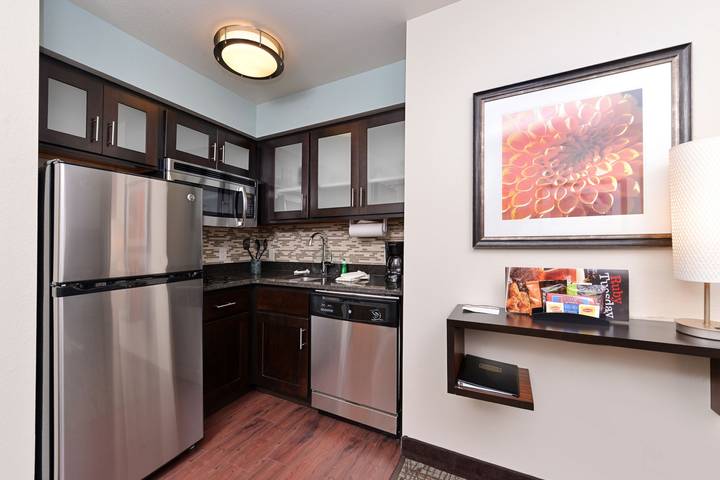 Entire studio, Staybridge Suites Sioux Falls At Empire Mall in Sioux Falls, Minnehaha County