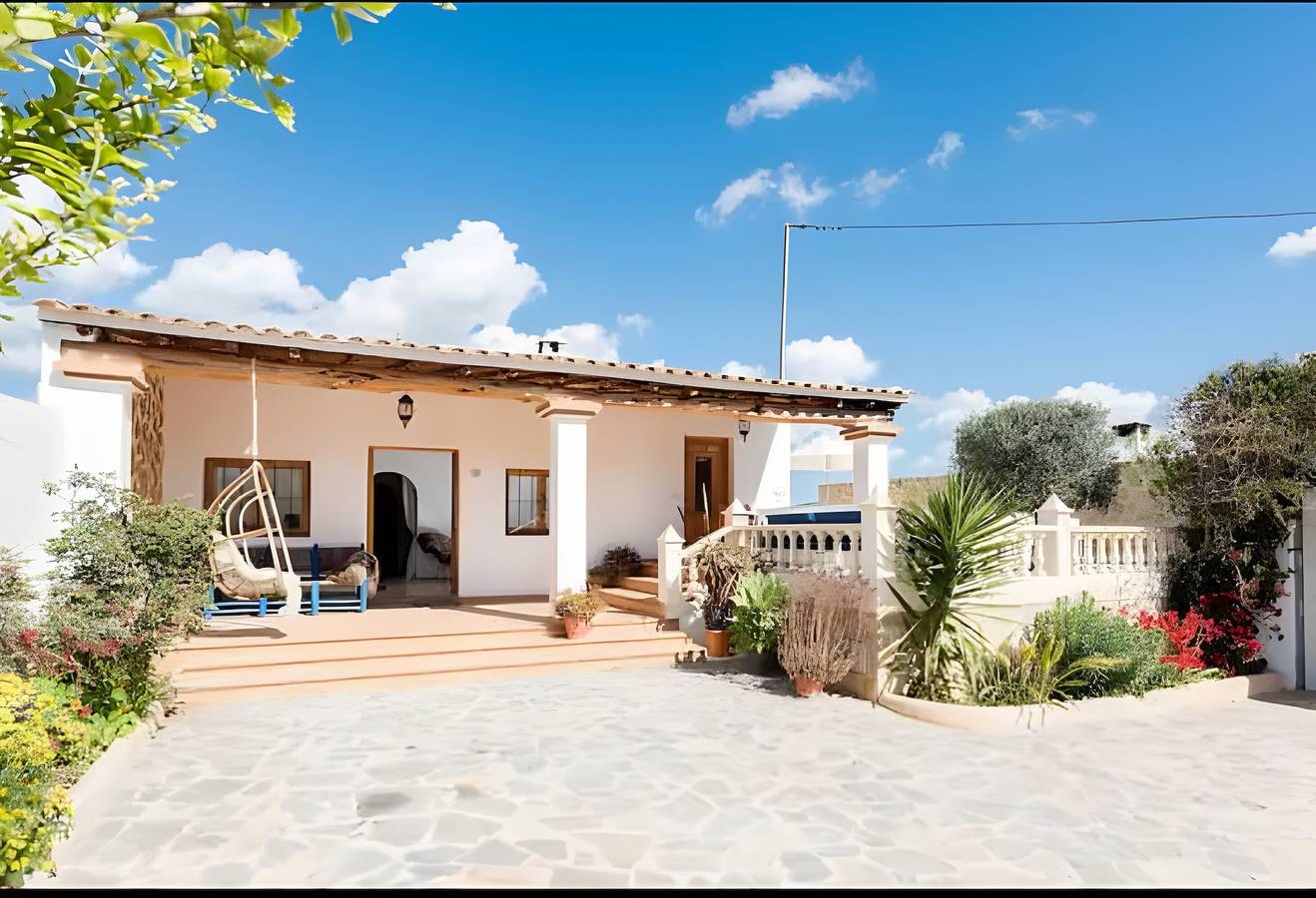 Villa 'Can Marsa' con vistas a la montaña, Wi-Fi y aire acondicionado in Santa Eulària des Riu, Ibiza Este