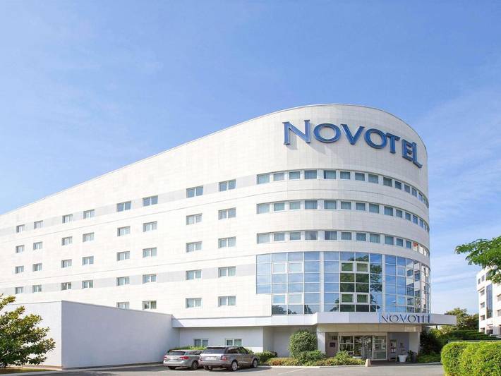 Hôtel pour 3 personnes, avec piscine et terrasse à Rungis