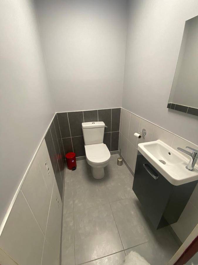 Gîte pour 2 personnes, avec piscine et terrasse à Guécélard